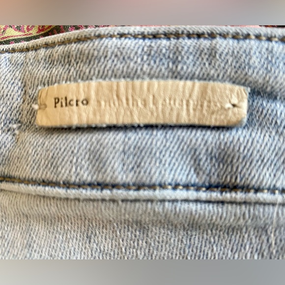 ANTHROPOLOGIE Light denim, distressed. high-rise Pilcro jeans. Size 28 - Picture 9 of 10